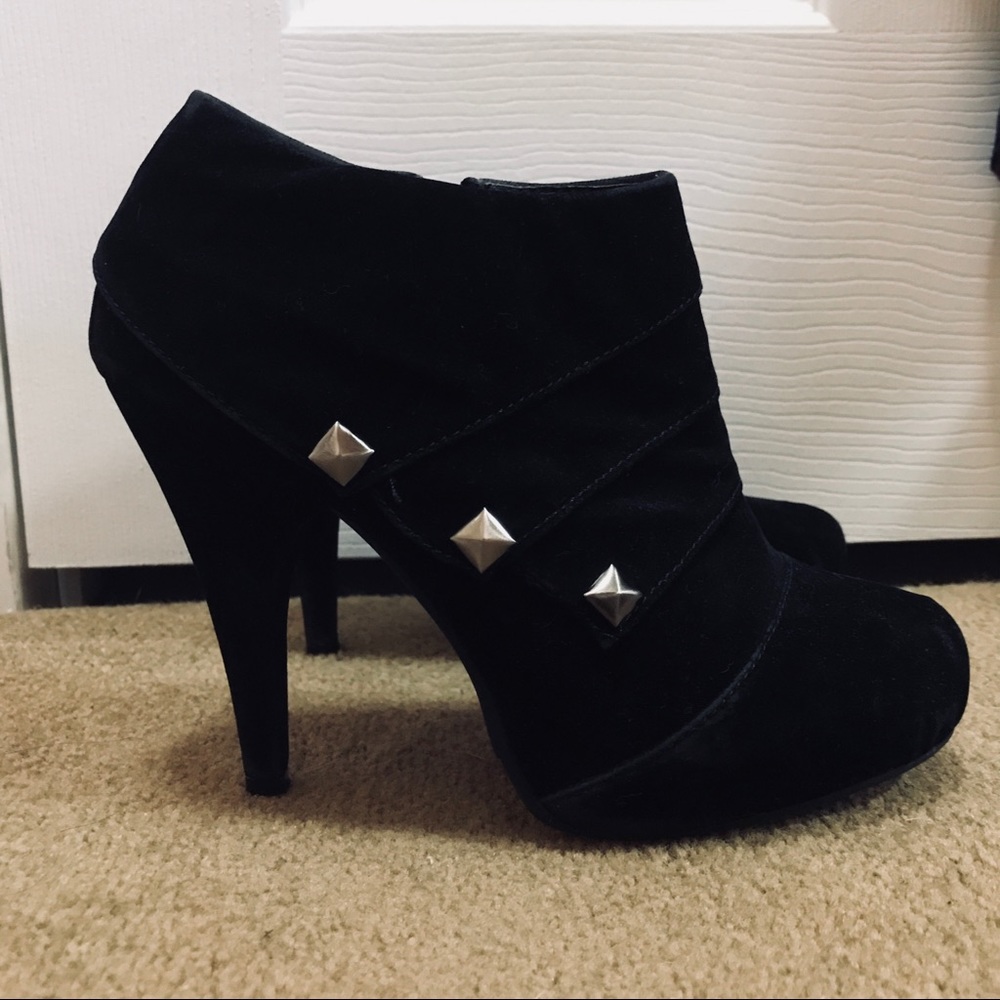 Black suede heel booties
